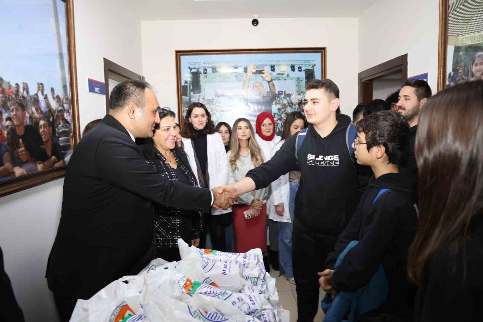 Başkan Yılmaz, Toroslar Akademi Eğitim Merkezi’nde gençlerle bir araya geldi