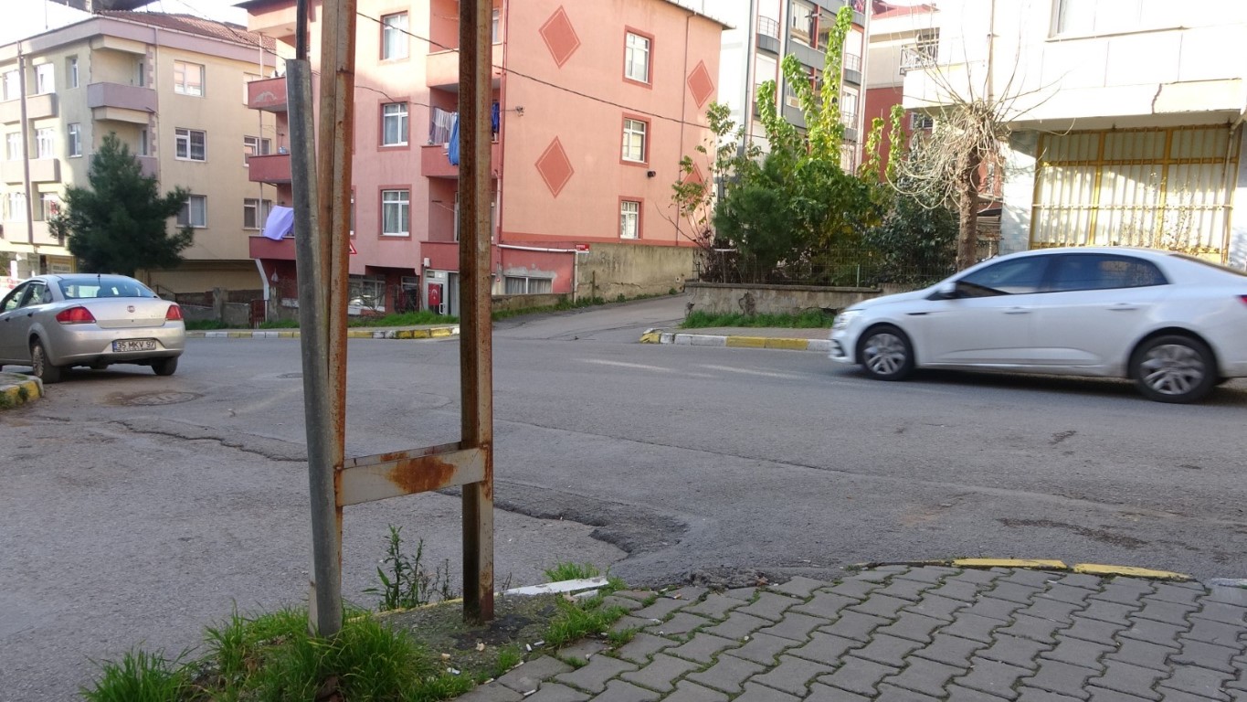 Kadıköy’de Okul Servisi Kaçırıldı Ihlas Haber Ajansı Kadıköy’de öğrenci taşıyan okul servisi kaçırıldı