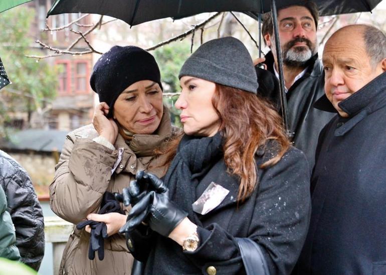 Yürekleri burkan veda: Eski eşi cenazede son kez Yüksel Uzel'le vedalaştı. Yüksel Uzel’e son kez veda... Eski eşi de cenazedeydi