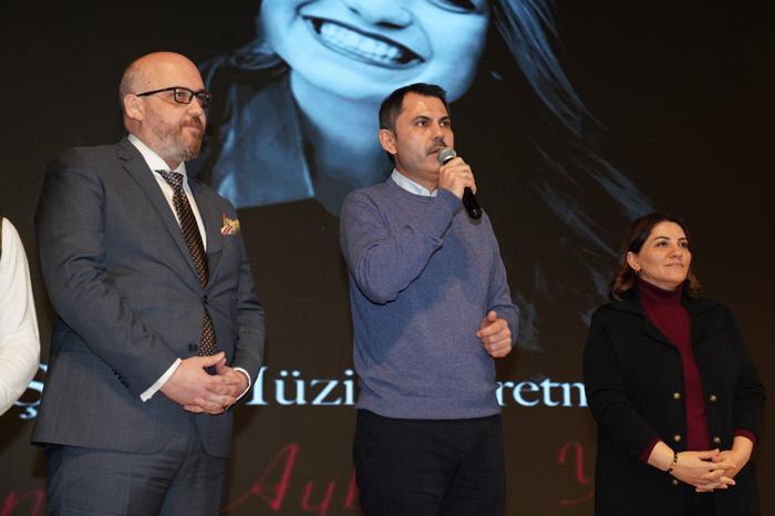 1705910209 808 Egitim Yolculugunda Duymak Istediginiz Ses Saz ve Al Yazmasi