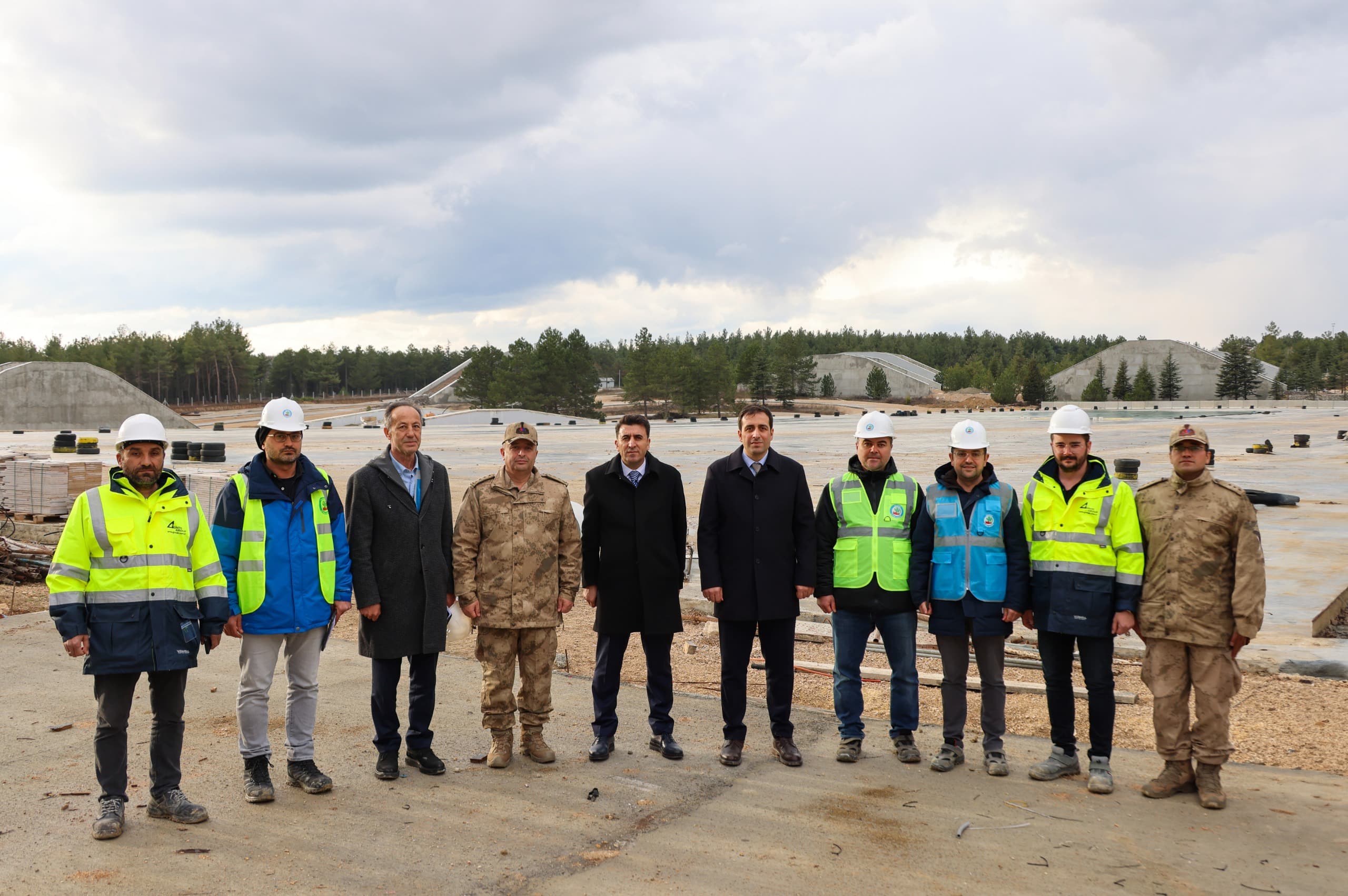 1706222997 425 Vali Aygolden Sogut Jandarma Ulastirma Egitim Merkez Komutanligina Ziyaret –