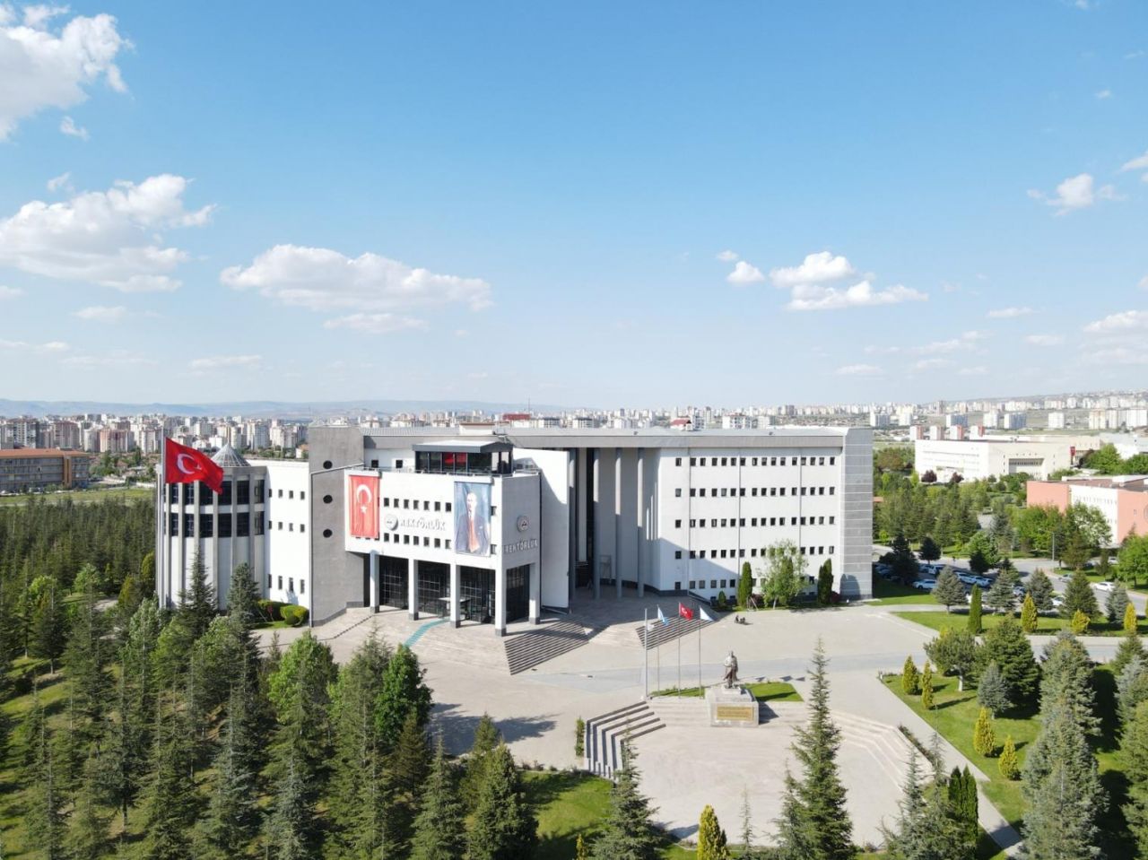 Erciyes Üniversitesi'nden 'Ofis Alanı' arayanlara çağrı!