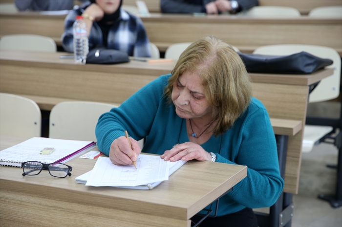 64 Yasinda Universiteyi Kazandi