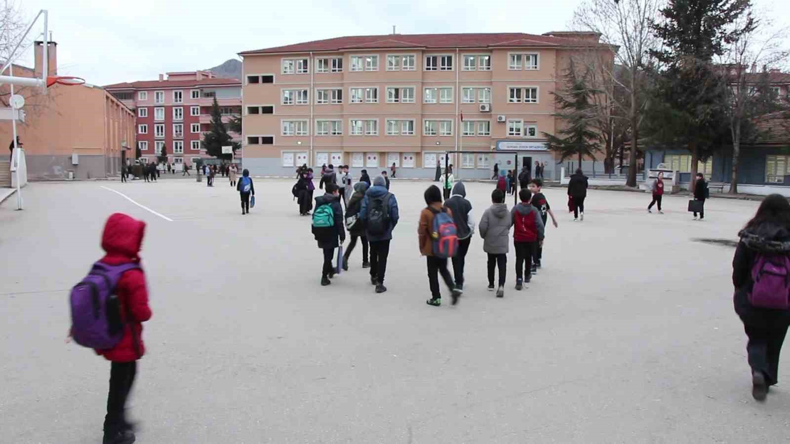 Amasya’da kamuda mesai saatleri değişti, uygulama öğrenci velisi çalışanları sevindirdi
