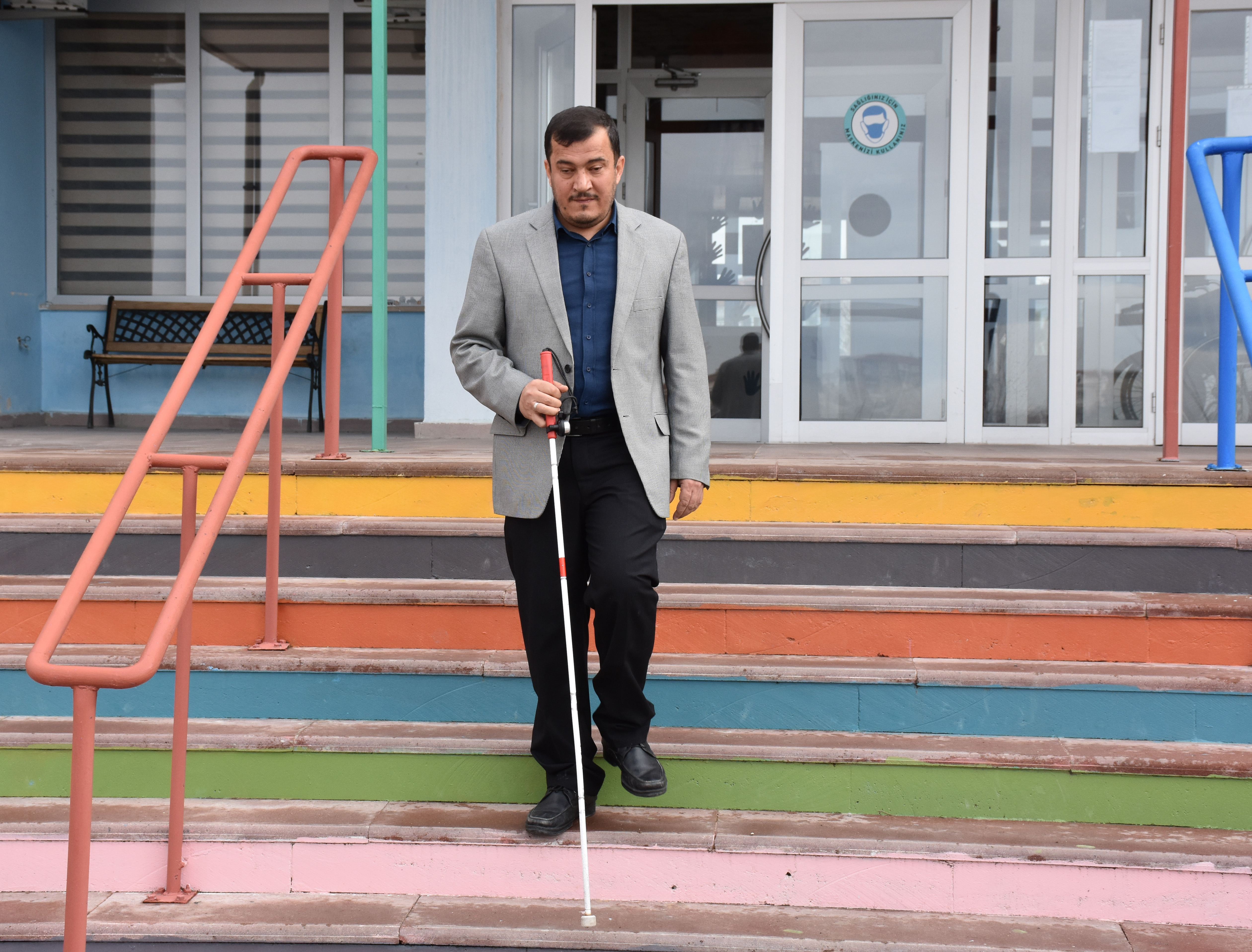 Görme Engelli Rehberlik Öğretmeni İsmail Üstün