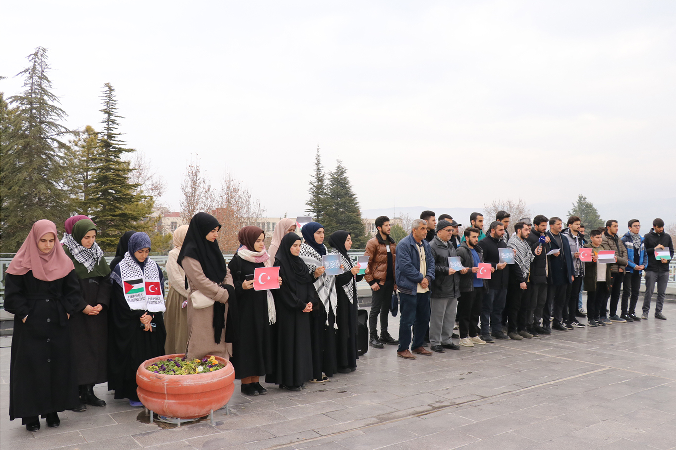 Gazzede Katledilen Gazeteciler Universite Ogrencilerinin Gundeminde