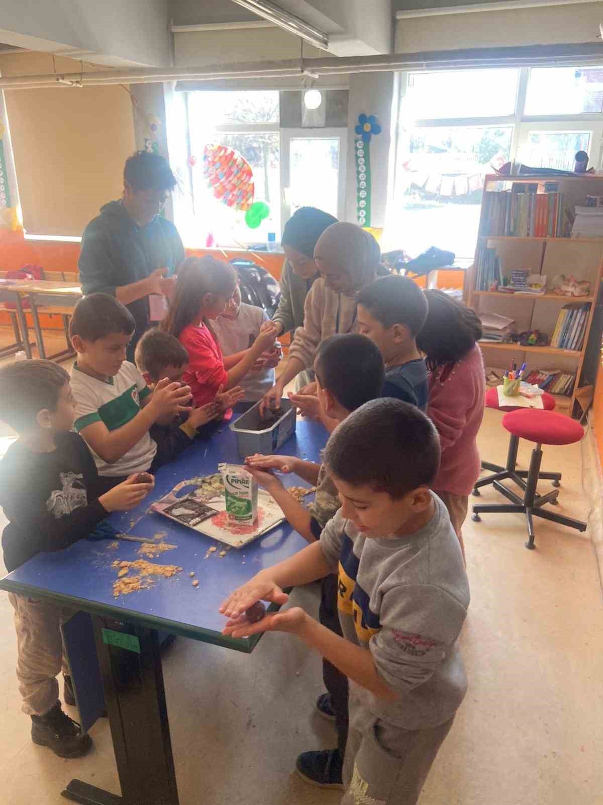 BUÜ’lü öğretmen adaylarına köy okulu deneyimi