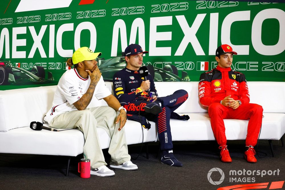 Leclerc, Verstappen'le Baş Edebilecek Tek Sürücü Lewis Hamilton, Mercedes-AMG, Max Verstappen, Red Bull Racing, Charles Leclerc, Scuderia Ferrari at the post race press conference