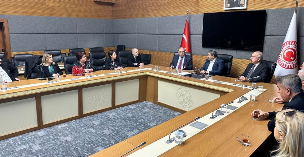 Malatya Eğitim Vakfı: Malatyalıların Gururu MHP Milletvekili Mehmet Fendoğlu, Malatya Eğitim Vakfı Yönetimini TBMM'de ağırladı