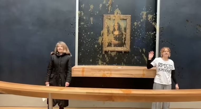 Mona Lisaya Yaratici Bir Zehirli Corba Saldirisi