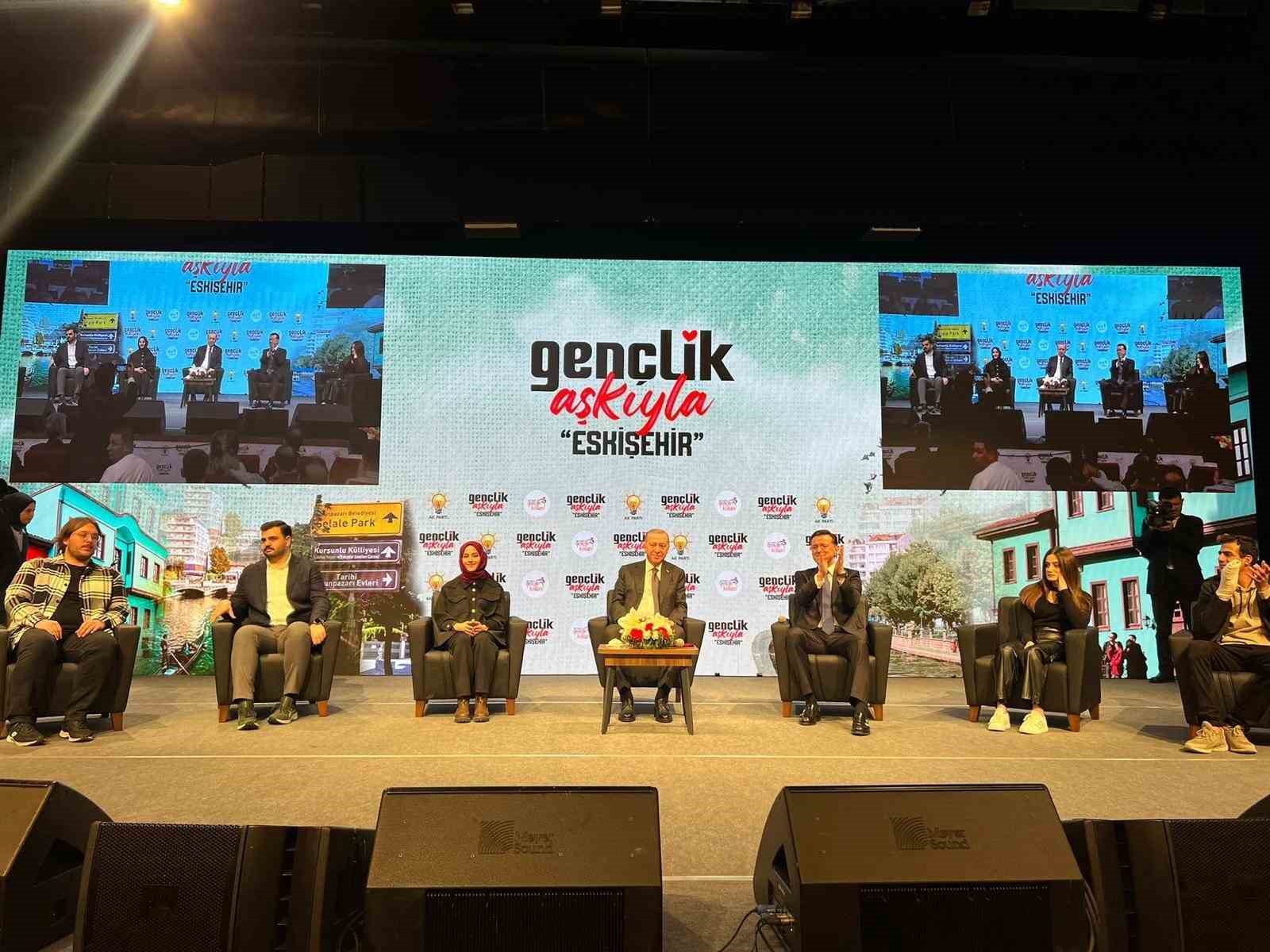 Nebi Hatipoğlu Gençlik Buluşması’nda öğrenciler için vaatlerini açıkladı