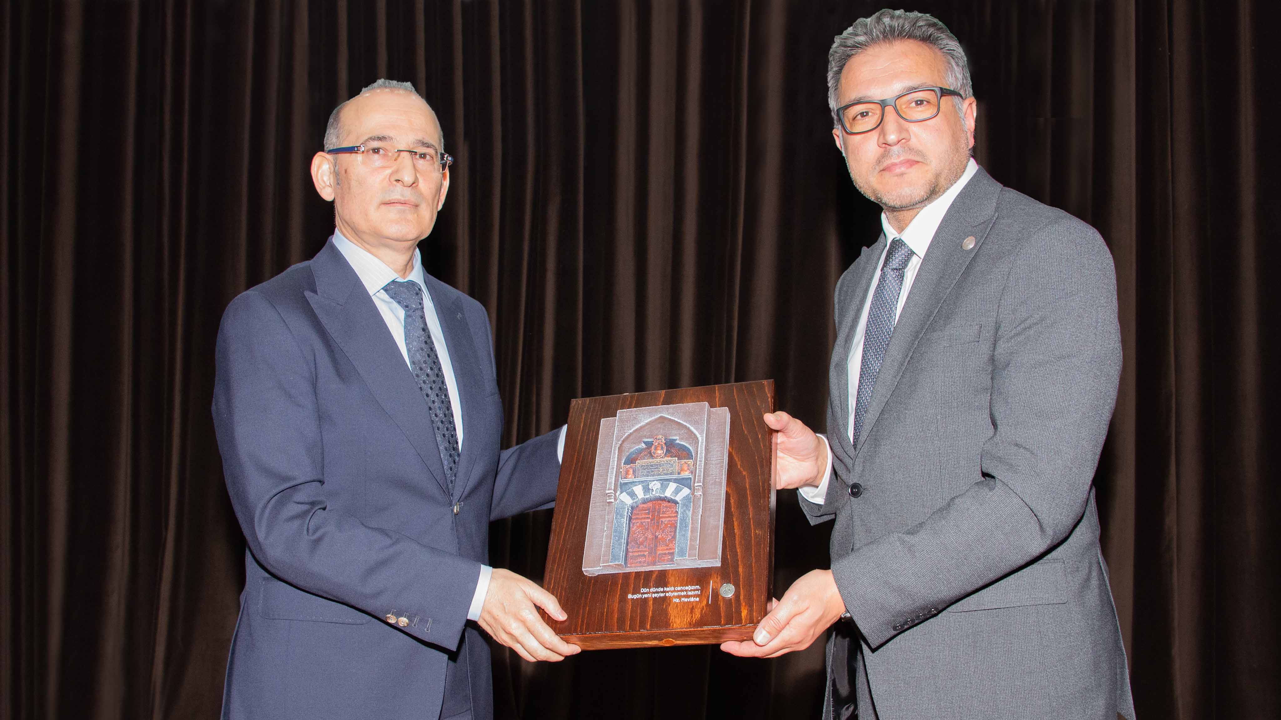selcuk-universitesinde-neden-yeni-anayasa-konulu-soylesi-yapildi-3.jpg