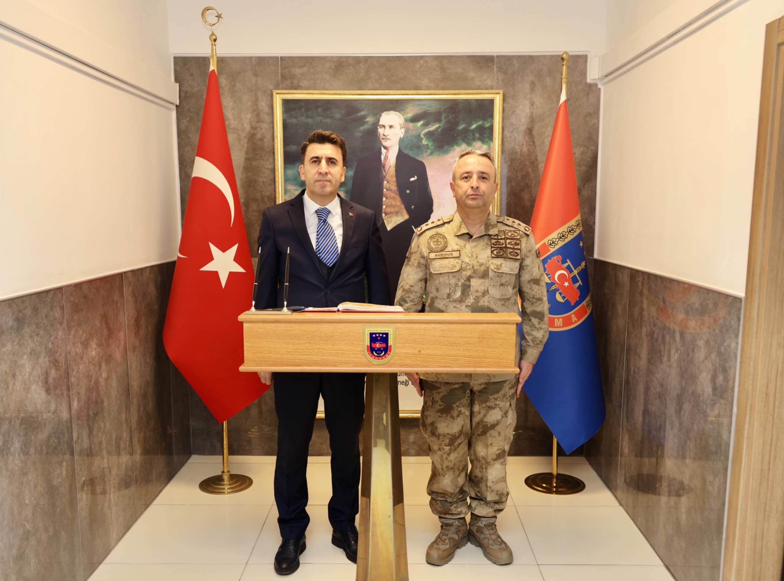 Vali Aygolden Sogut Jandarma Ulastirma Egitim Merkez Komutanligina Ziyaret –