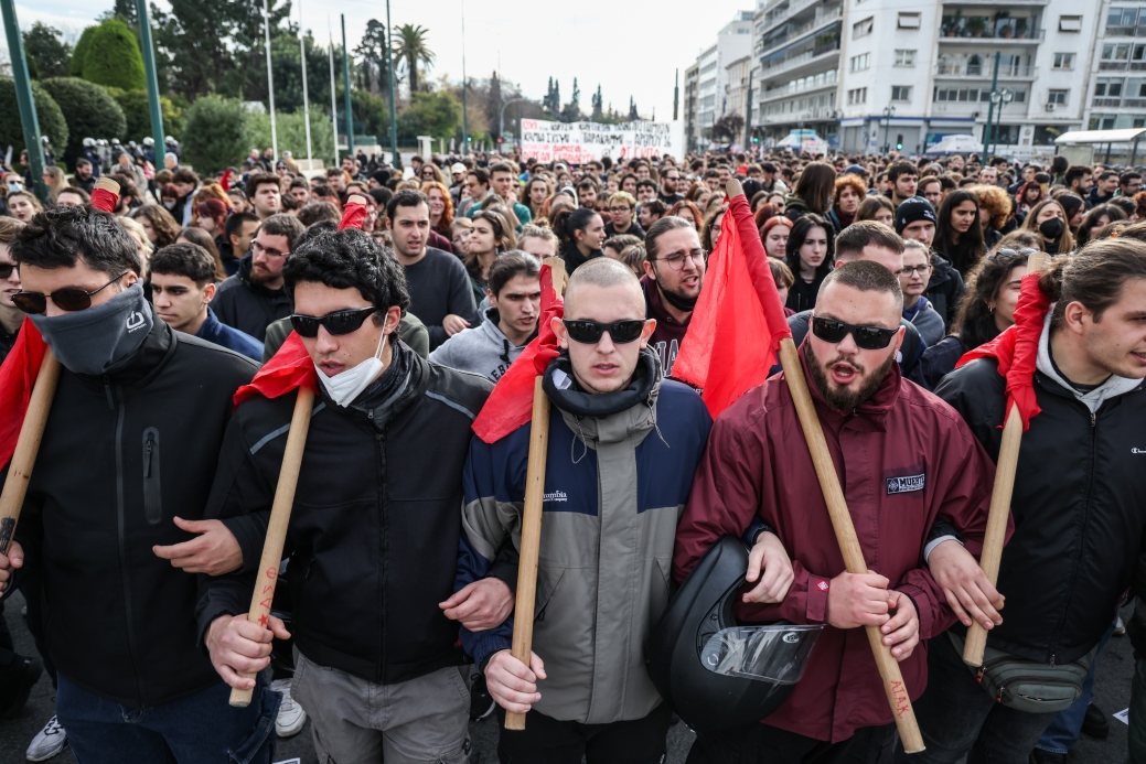 Yunanistan’da Öğrenciler, Özel Üniversitelere Karşı 3 Gündür Sokakta Protesto Ediyor Yunanistan’da öğrenciler, özel üniversitelere karşı 3 gündür sokakta