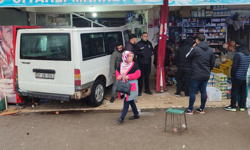 Minibüs markete girdi
