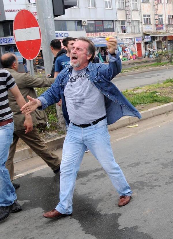 ARTVIN'IN HOPA ILCESINDE CIKAN OLAYLAR SIRASINDA HAYATINI KAYBEDEN EMEKLI OGRETMEN METIN LOKUMCU (KOT GOMLEKLI). FOTO: DHA (ARSIV)