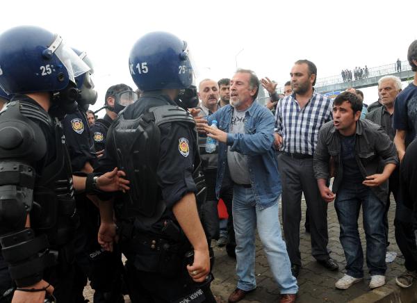 ARTVIN'IN HOPA ILCESINDE CIKAN OLAYLAR SIRASINDA HAYATINI KAYBEDEN EMEKLI OGRETMEN METIN LOKUMCU (KOT GOMLEKLI). FOTO: DHA (ARSIV)