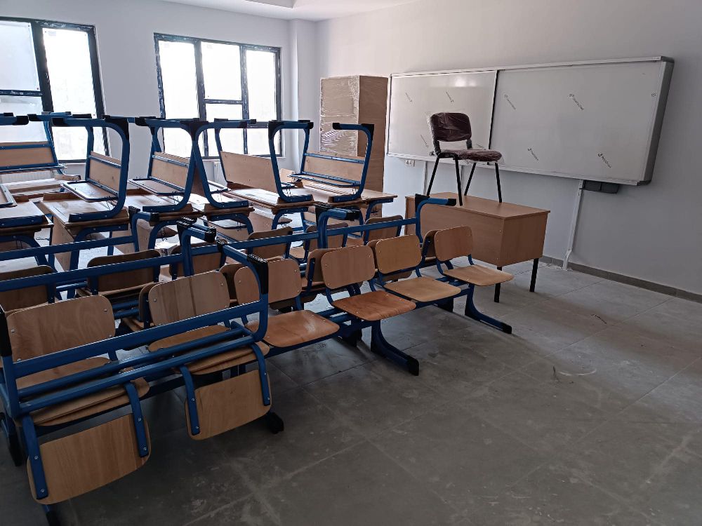 Karamanlı'da Eğitime Yatırım! 2 Tır Malzeme Teslim Edildi Karamanlı'da Eğitime Yatırım! 2 Tır Malzeme geldi