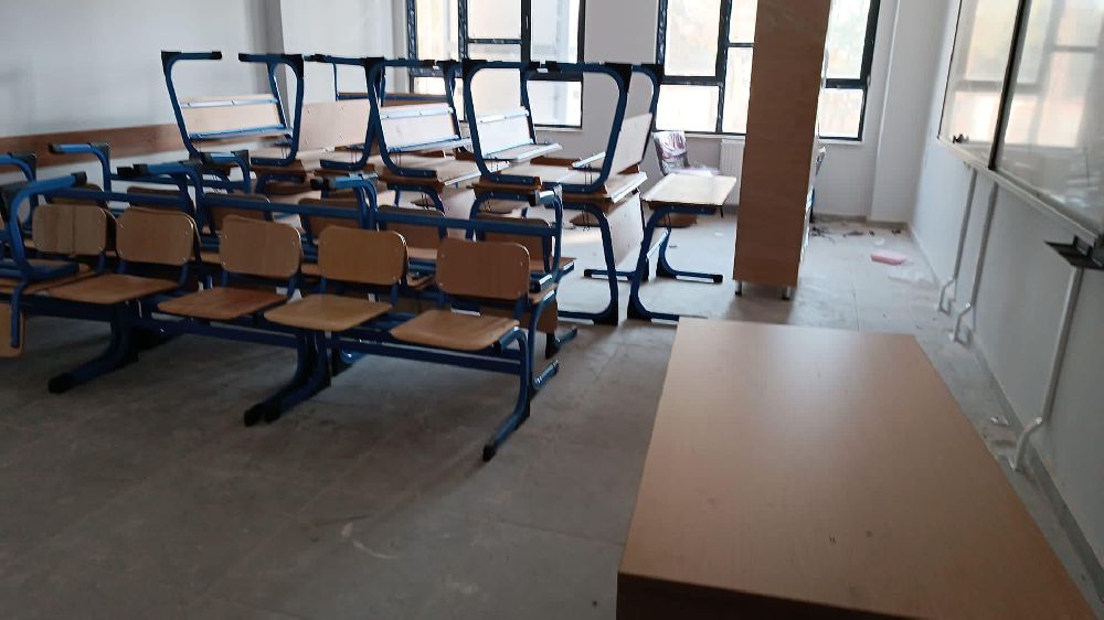 Karamanlı'da Eğitime Yatırım! 2 Tır Malzeme Teslim Edildi Karamanlı'da Eğitime Yatırım! 2 Tır Malzeme geldi