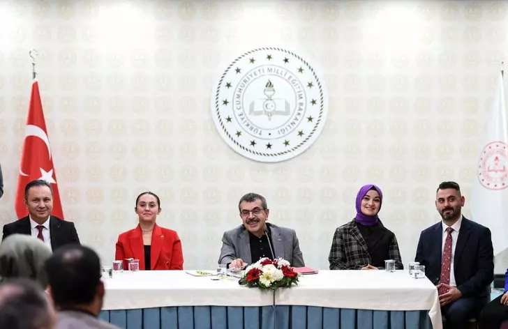 Milli Eğitim Bakanı Yusuf Tekin, Yeni Müfredat Açıklaması Yapacak! Depremde eğitim çalışmaları