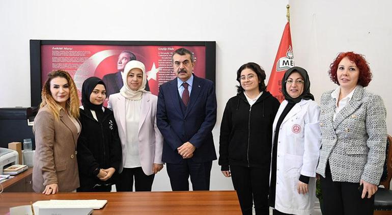 Milli Eğitim Bakanı Tekin, Şehit Güner Altınok İlkokulu'nda Ziyaret Gerçekleştirdi Milli Eğitim Bakanı Tekin, Şehit Güner Altınok İlkokulunu ziyaret etti