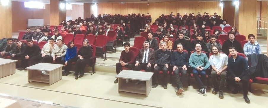 1707762765 304 Corumda Lise Ogrencilerine Yonelik Universiteye Hazirlik Soylesi duzenlendi