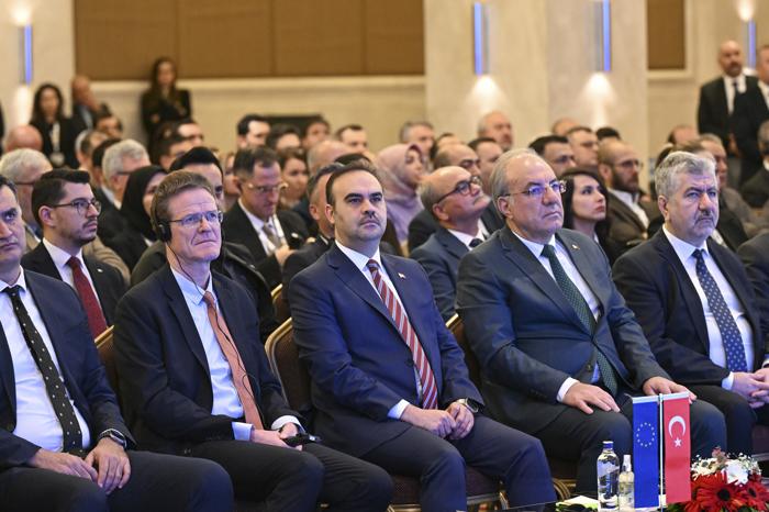 1708591726 314 Bakan Kacir Nadir Toprak Elementleri Uluslararasi Zirvesine Katilarak Konustu