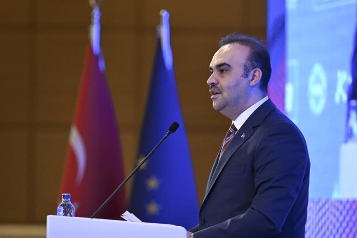 1708591726 925 Bakan Kacir Nadir Toprak Elementleri Uluslararasi Zirvesine Katilarak Konustu