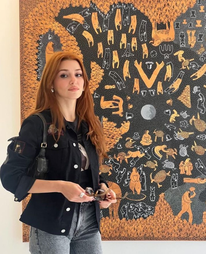 Hande Erçel'in 'sergi' hayali gerçek oluyor - Resim : 4
