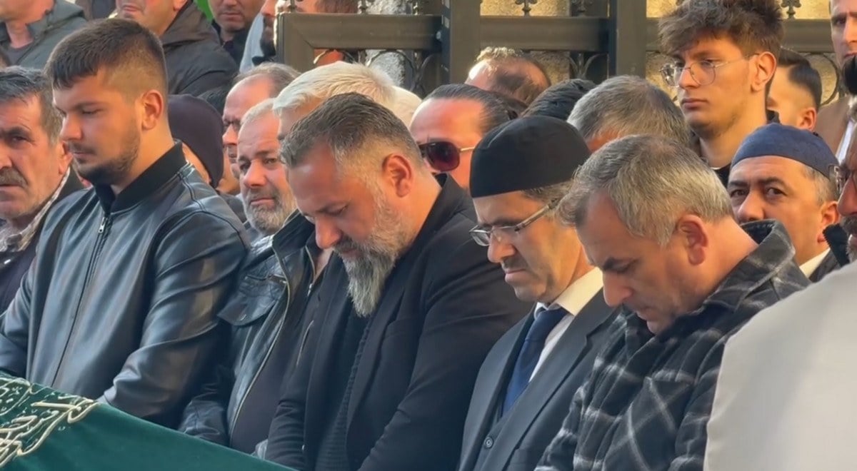 1709049043 130 Istanbulda Lisede Yasanan Kavgada Basina Darbe Alan Ogrenci Hayatini Kaybetti