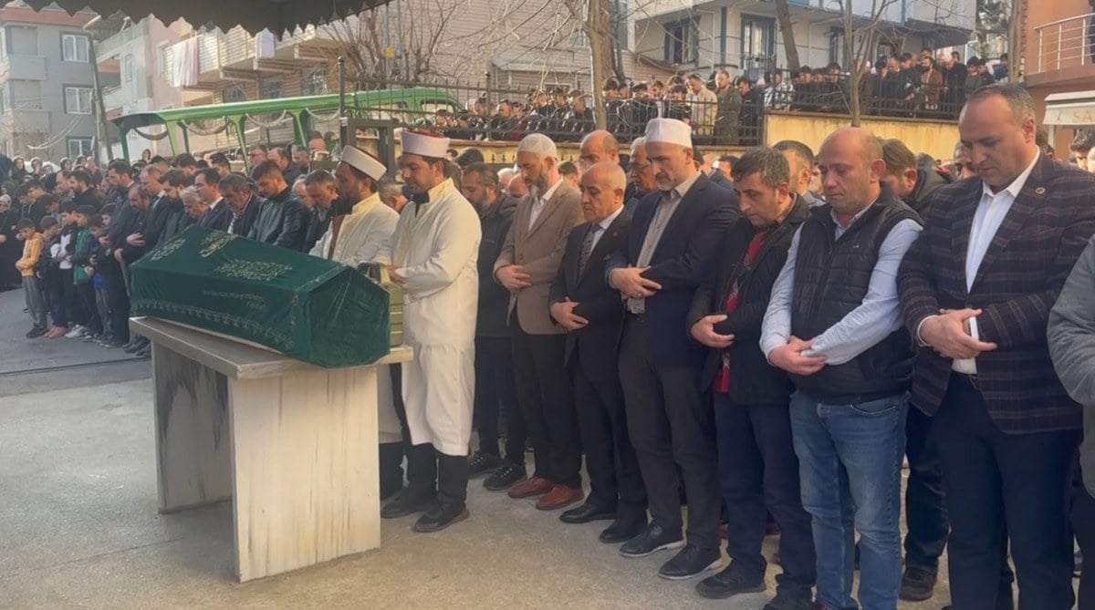 1709049043 197 Istanbulda Lisede Yasanan Kavgada Basina Darbe Alan Ogrenci Hayatini Kaybetti