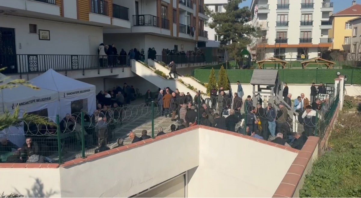 1709049043 667 Istanbulda Lisede Yasanan Kavgada Basina Darbe Alan Ogrenci Hayatini Kaybetti