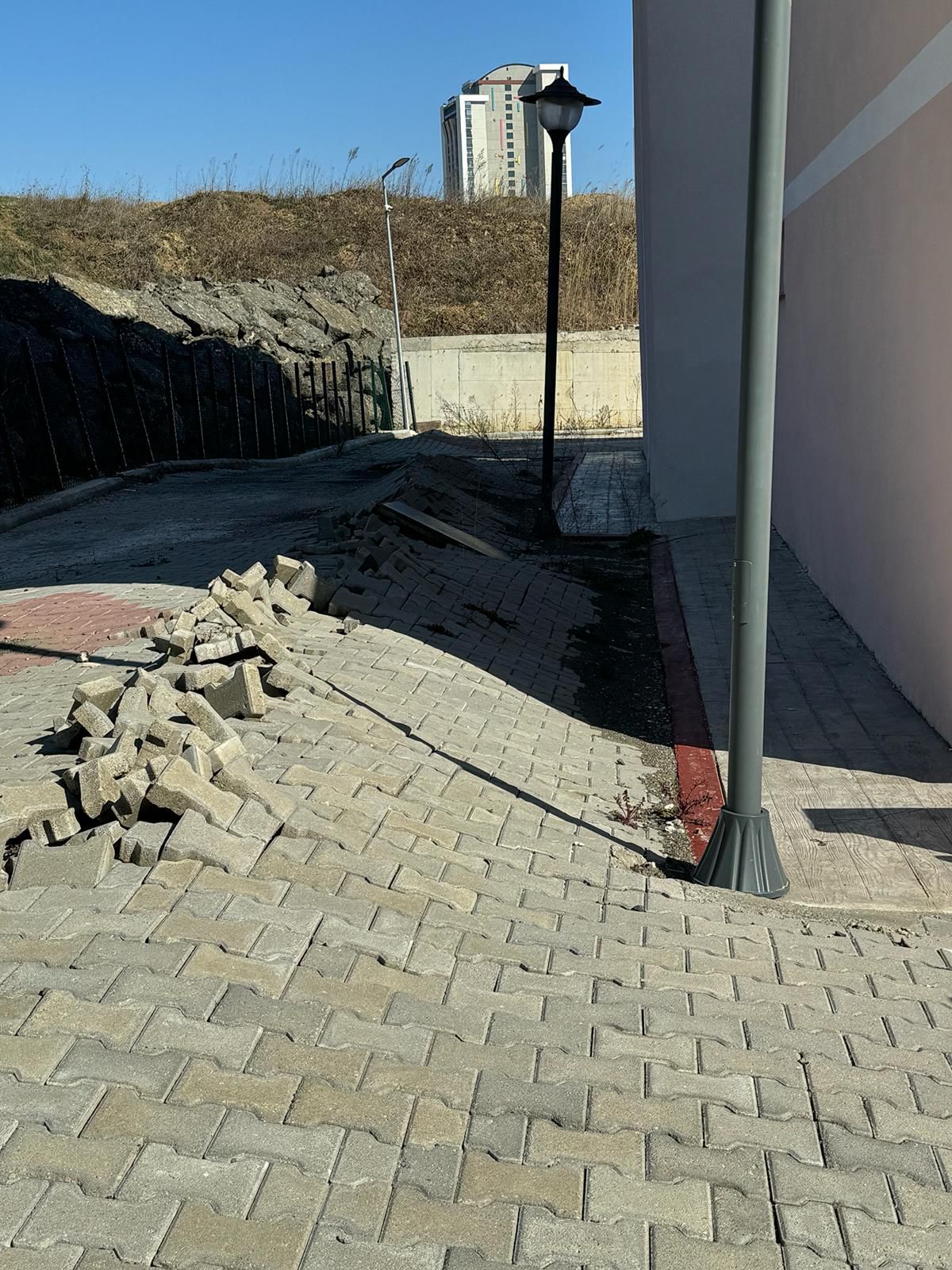 Samsun'da 3 okul çöküyor