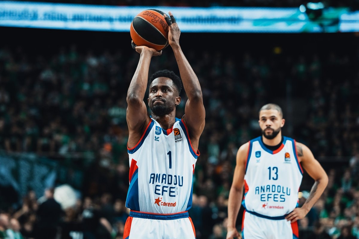 Anadolu Efes Zalgiris Deplasmanindan Aci Bir Maglubiyetle Dondu