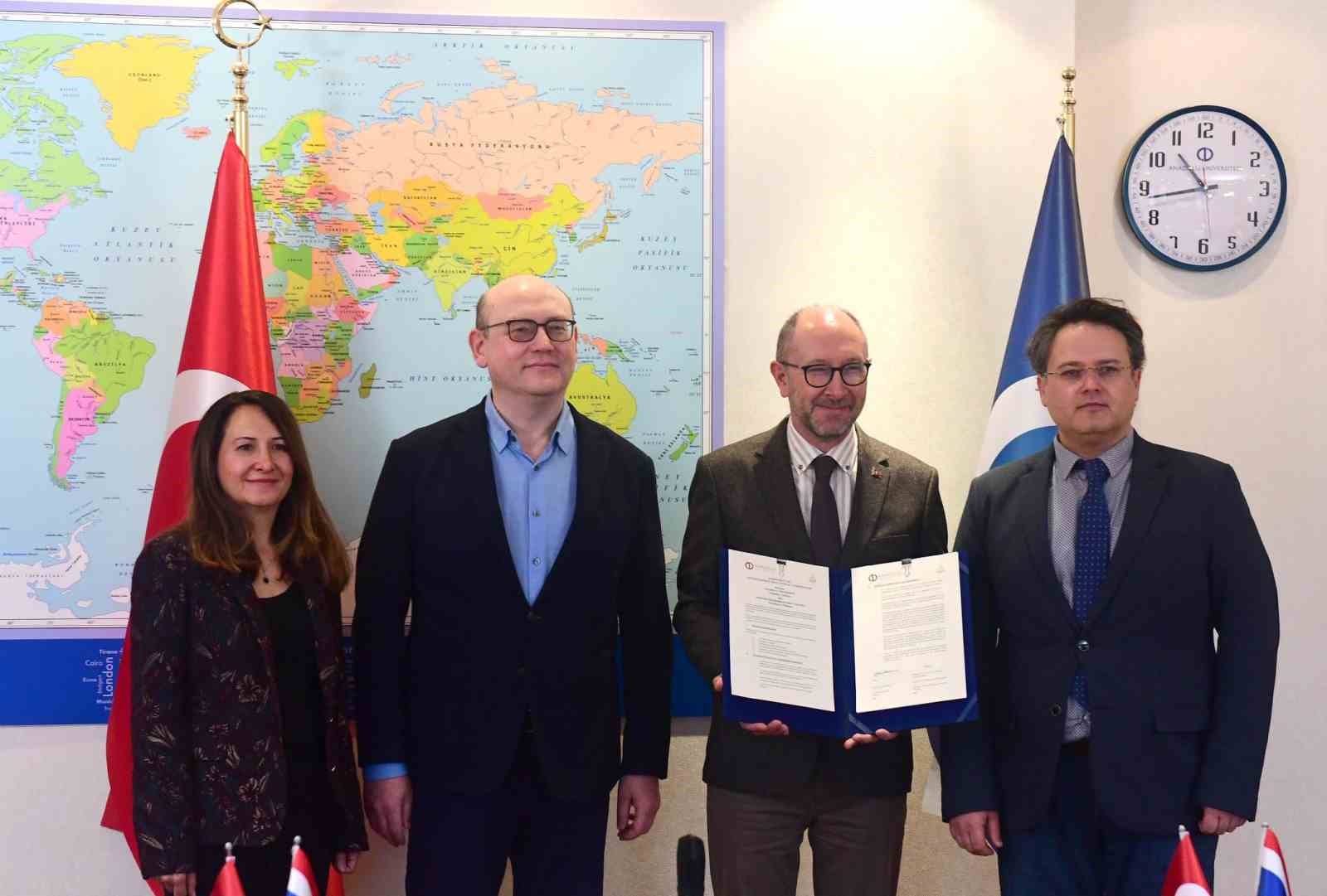 Anadolu Universitesi ve Tayland STOU Is Birligi Protokolu Imzaladi