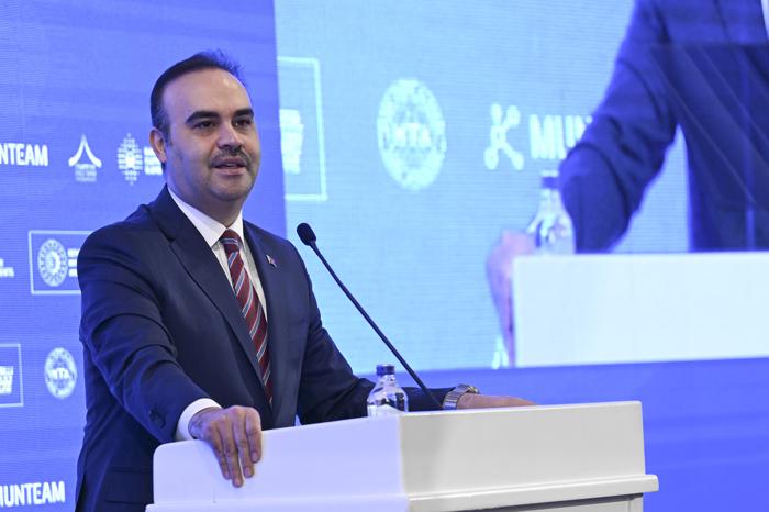 Bakan Kacir Nadir Toprak Elementleri Uluslararasi Zirvesine Katilarak Konustu
