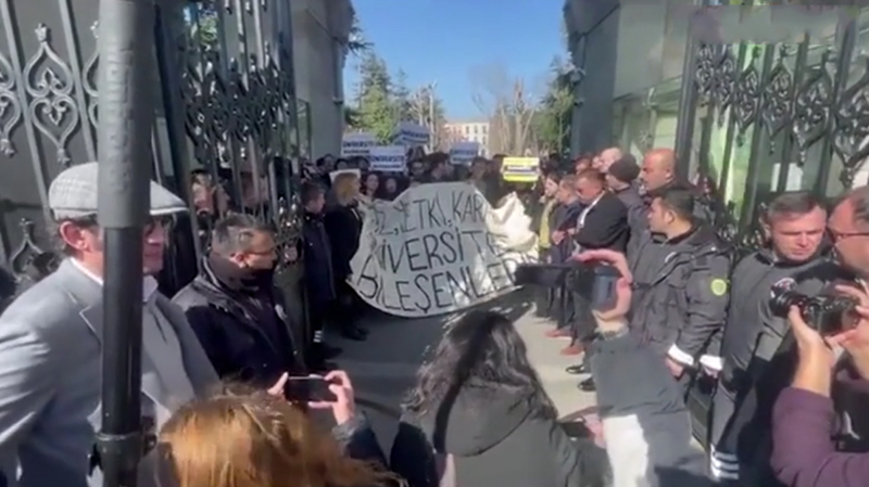 Beyazitta Gezi Denemeleri Kadrolu Kaos Aparatlari Yine Sahnede