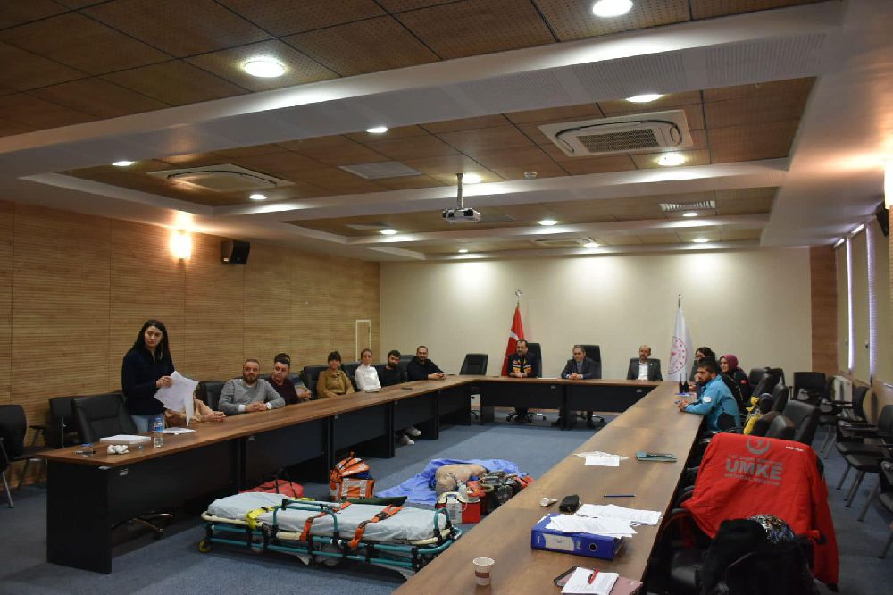 Burdur'da Acil Durum Müdahalesinde Beceri Artışı! Ambulans Personeli Temel Eğitimi Tamamlandı Ambulans Personeline Temel Eğitim