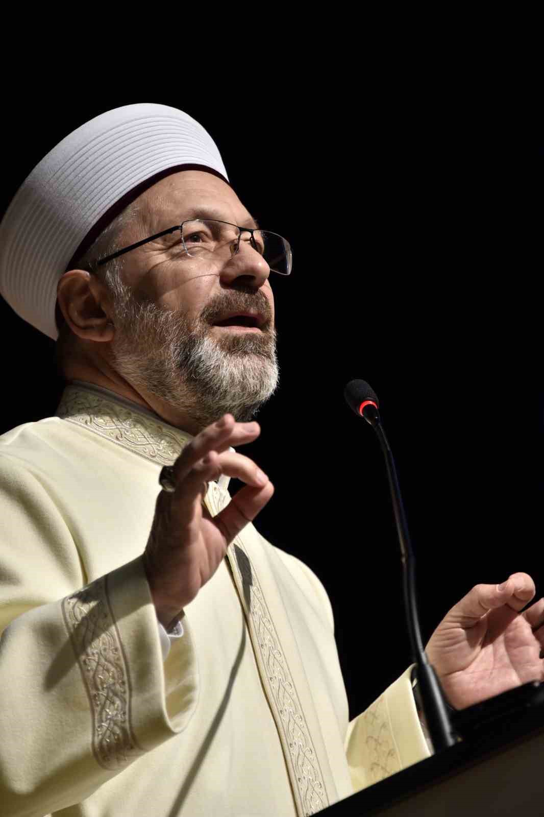Diyanet İşleri Başkanı Erbaş, Gümüşhane’de üniversite öğrencileri ile bir araya geldi