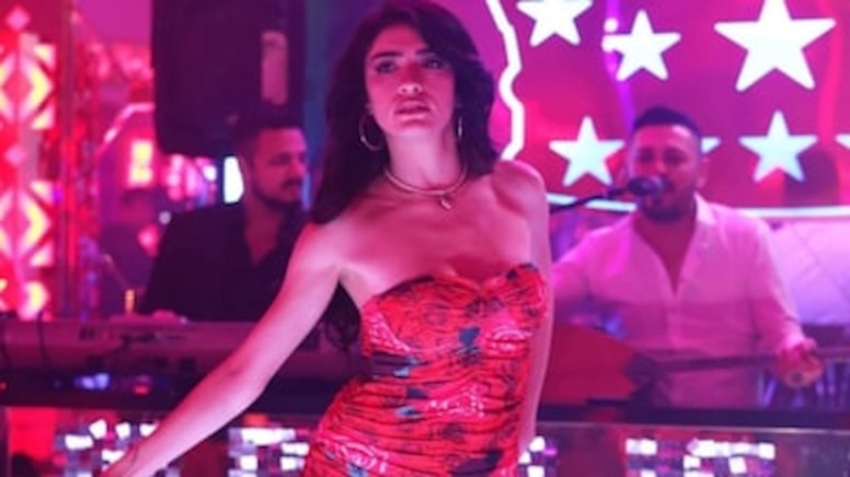 Elestirilere Sesleniyor Inci Tanelerinin Dilberi Hazar Erguclu Acikliyor