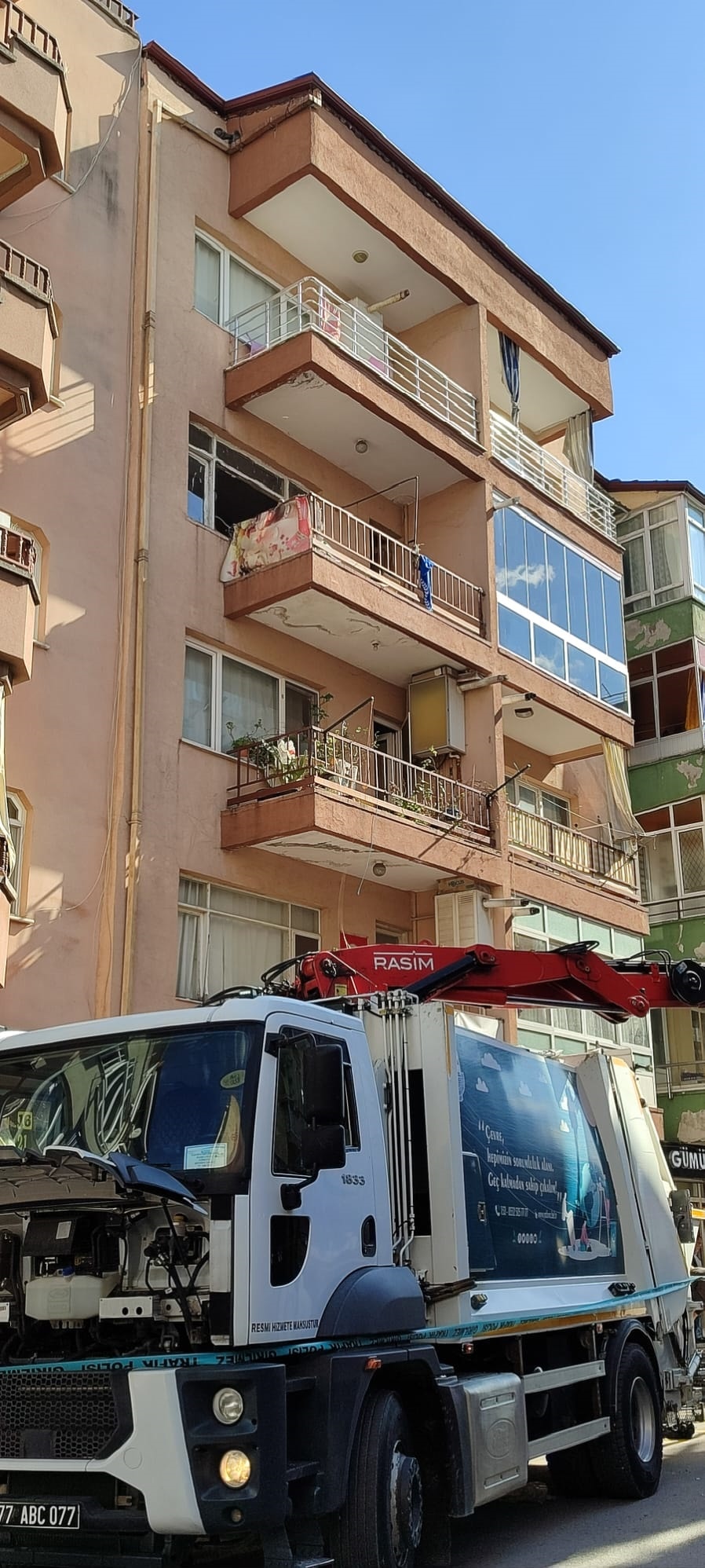 Emekli Ogretmen Cop Evde Vefat Etti