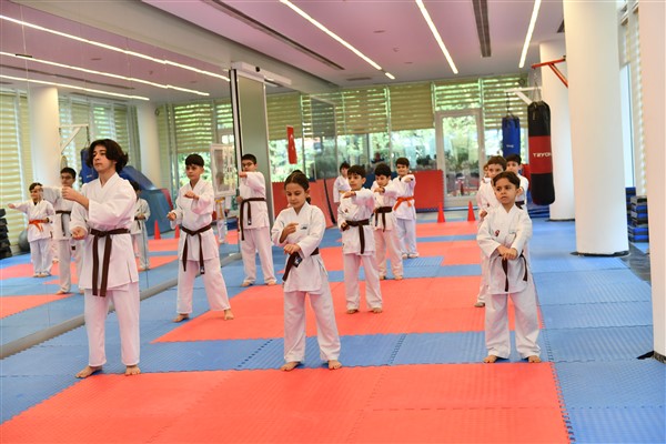 Esenyurtlu Öğrenciler, Sömestir Tatilini Sporla Değerlendirdi. Esnyurt Belediyesi