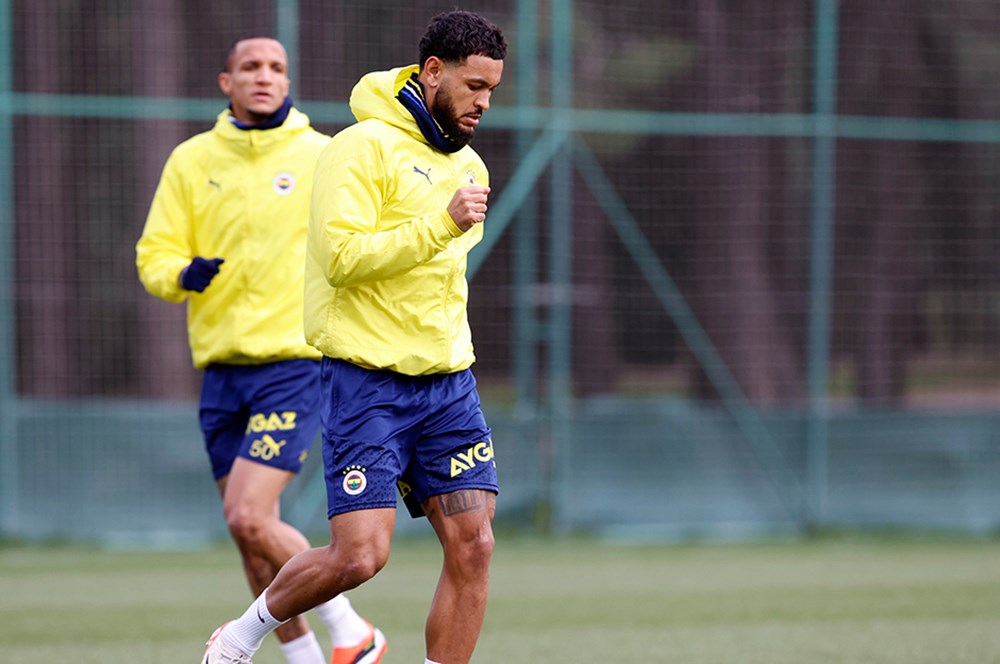 Fenerbahçe antrenmanında sürpriz isim: Sözleşmesi feshedilmişti, geri döndü  - 1. Foto