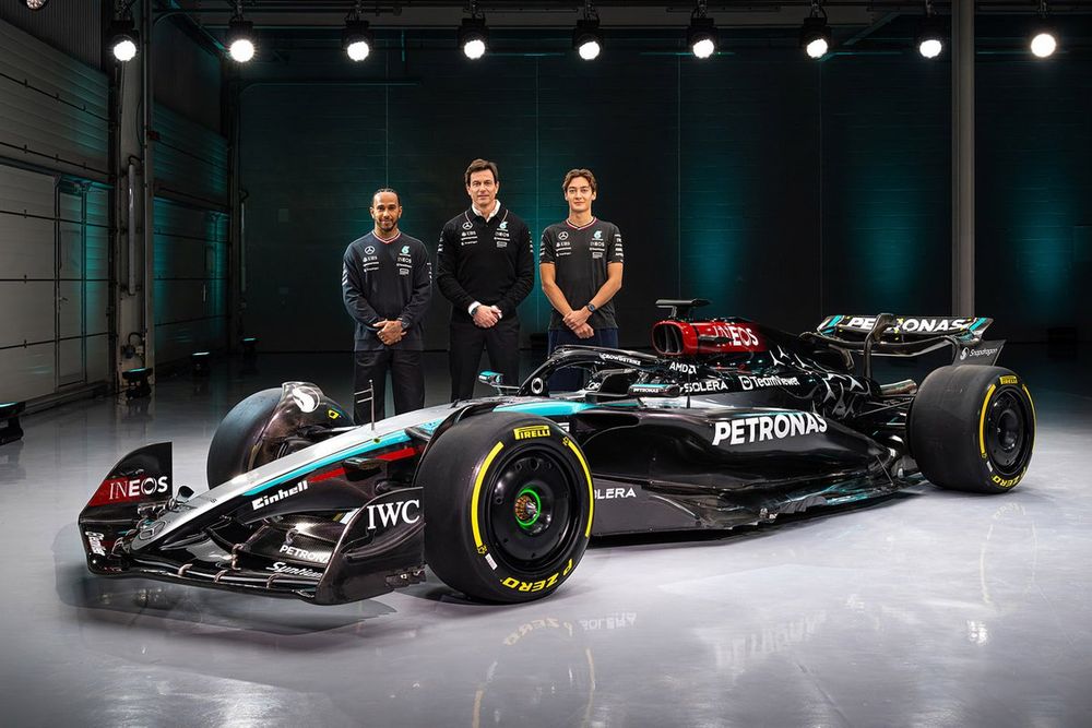 Güvendiğim Mercedes ile Tırmanmamız Gereken Büyük Dağ Lewis Hamilton, Mercedes, George Russell, Mercedes, Toto Wolff, Team Principal and CEO, Mercedes-AMG