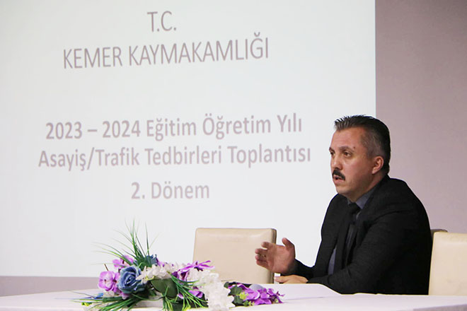 Kemer'de 2023-2024 Eğitim-Öğretim Yılı Asayiş ve Trafik Tedbirleri Toplantısı
