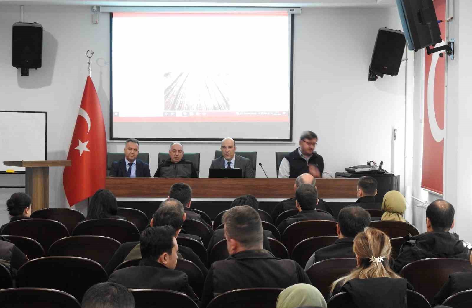 Kutahyada Orman Isletme Mudur Yardimcilari ve Isletme Seflerine Egitim –