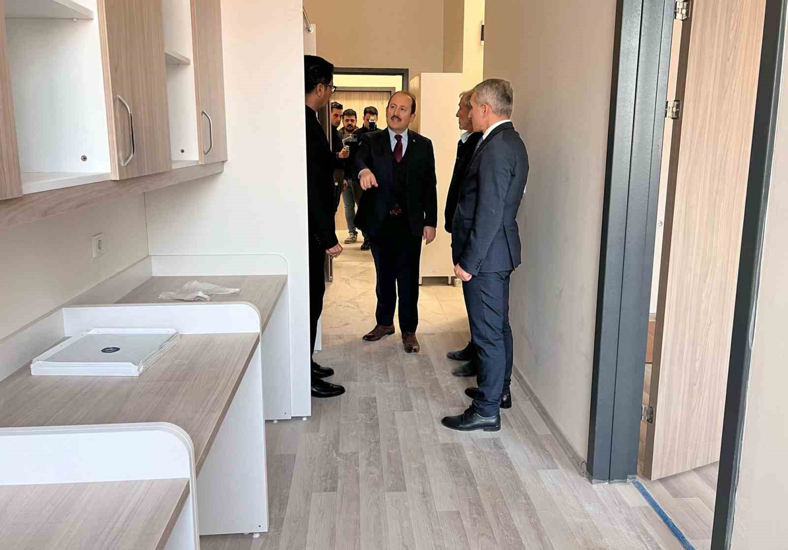 Mersin Valisi Pehlivan: "Çiftlikköy kampüsünde inşa edilen yurdun tamamlanmasıyla Mersin’de öğrenci barındırma kapasitesi 18 bine ulaşacak"
