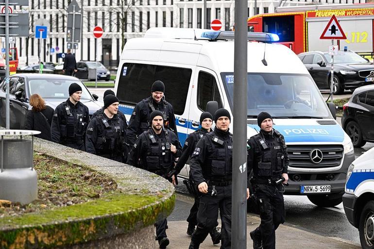 Öğrenci, Üç Arkadaşını Bıçaklayarak Yaraladı Bir öğrenci, üç arkadaşını bıçakla yaraladı