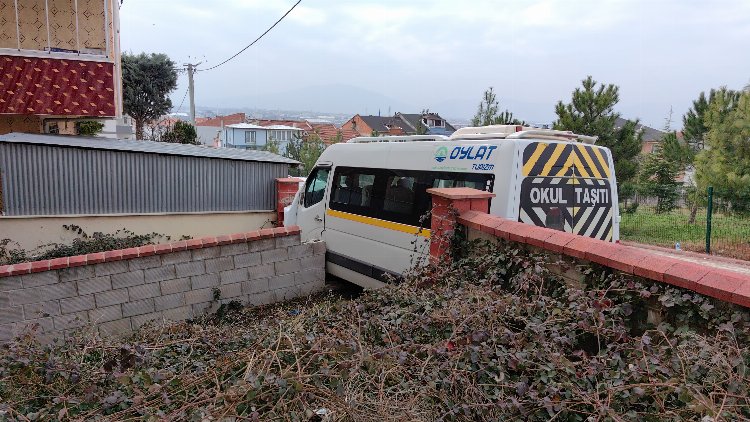 Okul Servisi ile Ticari Araç Çarpıştı: 5 Öğrenci 7 Yaralı! Kaza Fotoğrafı