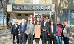Okul Temsilcileri ile Kaymakam Yücel Başkanlığında Buluşuyoruz Ak Parti Mahmudiye'de muhtarla bir araya geldi